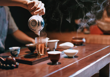 UỐNG TRÀ VÀ ĐỌC KINH (1)